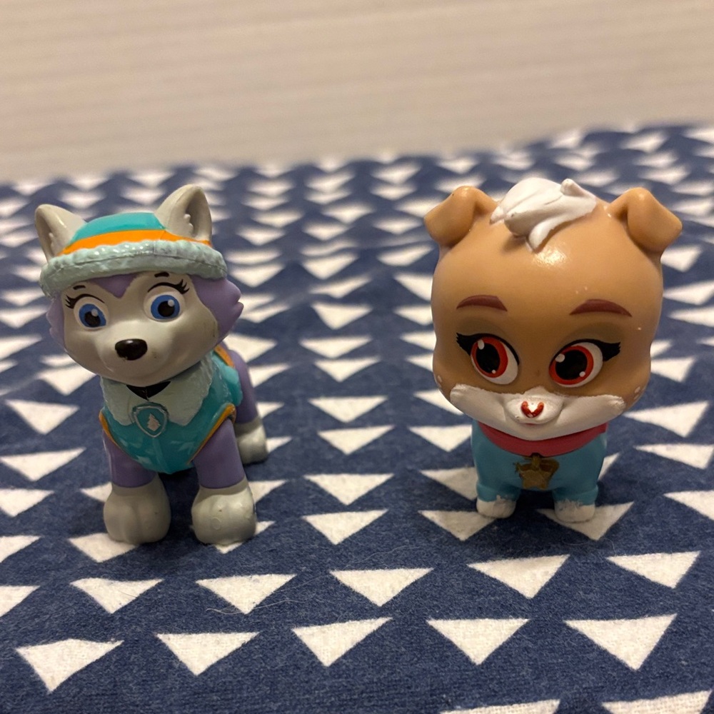Paw Patrol Everest & Disney jr puppy pals  Mini Figures
